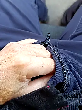 Snapshot of vadszex31 chatting on 09.29.25 vadszex31 online show from 09.29.25