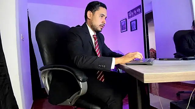 Snapshot of thesexlawyer1 chatting on 10.30.25 thesexlawyer1 online show from 10.30.25