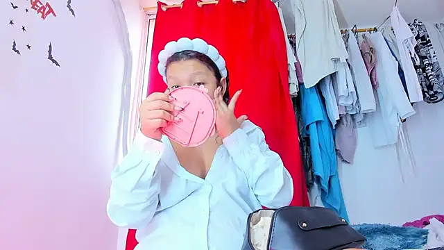 Emily Coper18 online show from 11.20.25