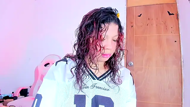 Emily Coper18 online show from 04.17.26