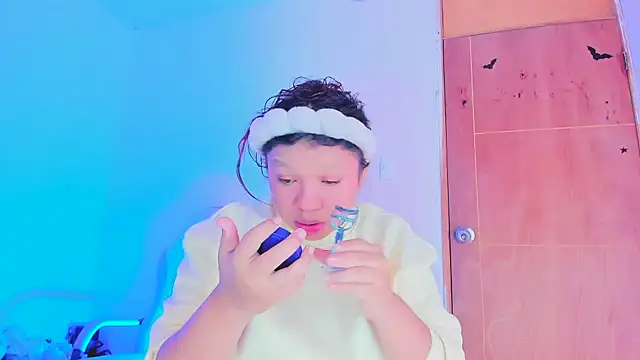 Emily Coper18 online show from 04.18.26