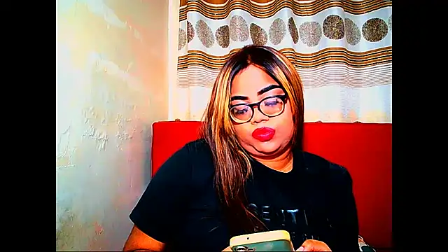 Snapshot of Indian_Lola00 chatting on 05.07.26 Indian Lola00 online show from 05.07.26