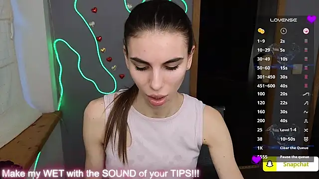 Snapshot of EmmyGreans chatting on 02.08.25 EmmyGreans online show from 02.08.25