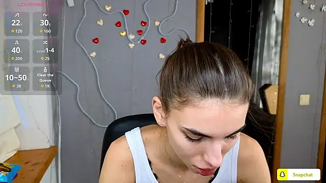 Snapshot of EmmyGreans chatting on 10.04.25 EmmyGreans online show from 10.04.25