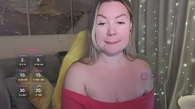 Snapshot of ElleCherry chatting on 09.26.25 ElleCherry online show from 09.26.25