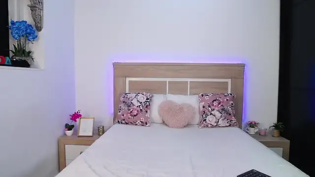 AylinRoss online show from 12.17.25