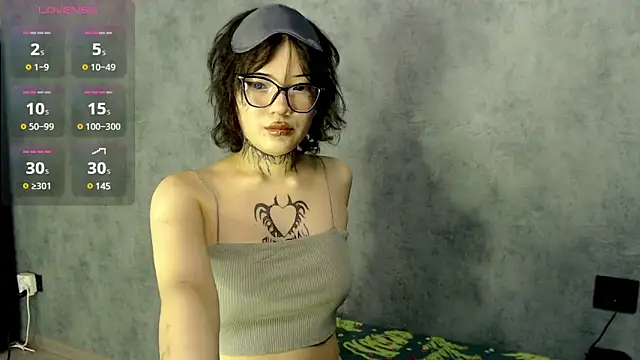 Snapshot of LizzieLight chatting on 12.15.24 LizzieLight online show from 12.15.24