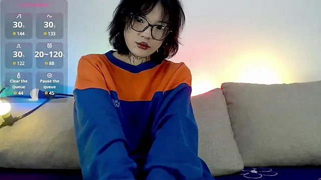 Snapshot of LizzieLight chatting on 02.05.25 LizzieLight online show from 02.05.25