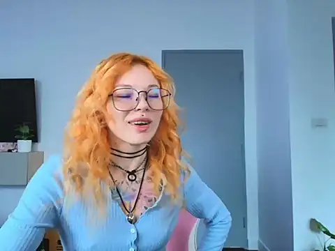 Snapshot of juicyshow_ chatting on 09.16.25 juicyshow  online show from 09.16.25