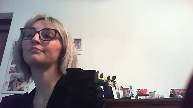 Snapshot of sexy_blondie92 chatting on 01.03.25 sexy blondie92 online show from 01.03.25