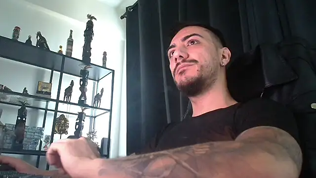 Snapshot of AndrewBanner chatting on 03.18.25 AndrewBanner online show from 03.18.25