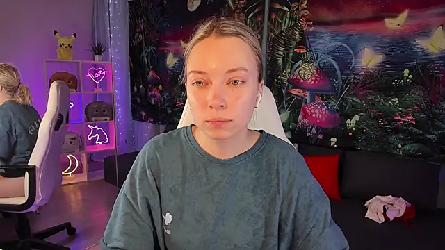 Snapshot of TiffanyBatson chatting on 12.04.24 TiffanyBatson online show from 12.04.24