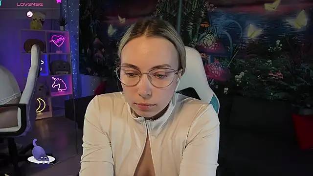 Snapshot of TiffanyBatson chatting on 01.22.25 TiffanyBatson online show from 01.22.25