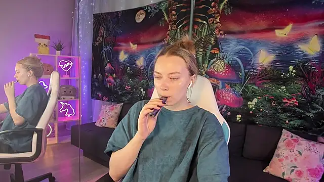 Snapshot of TiffanyBatson chatting on 02.06.25 TiffanyBatson online show from 02.06.25