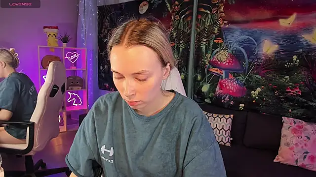 Snapshot of TiffanyBatson chatting on 02.11.25 TiffanyBatson online show from 02.11.25