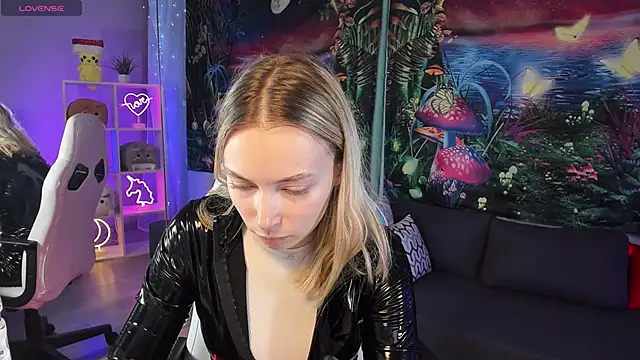 Snapshot of TiffanyBatson chatting on 02.23.25 TiffanyBatson online show from 02.23.25