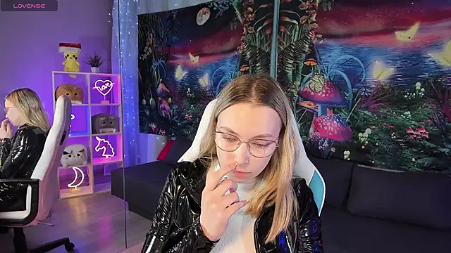 Snapshot of TiffanyBatson chatting on 02.23.25 TiffanyBatson online show from 02.23.25