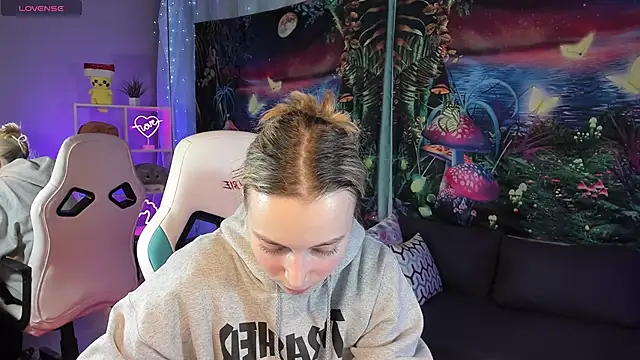 Snapshot of TiffanyBatson chatting on 02.24.25 TiffanyBatson online show from 02.24.25