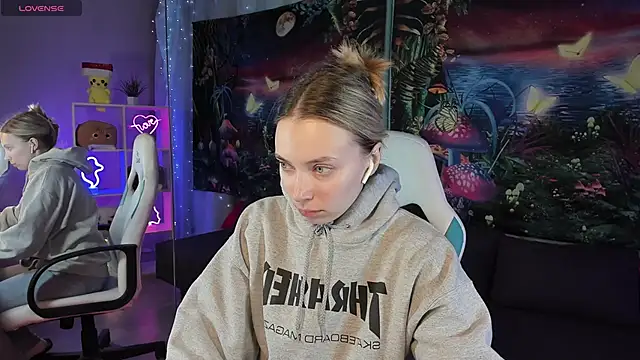 Snapshot of TiffanyBatson chatting on 02.25.25 TiffanyBatson online show from 02.25.25