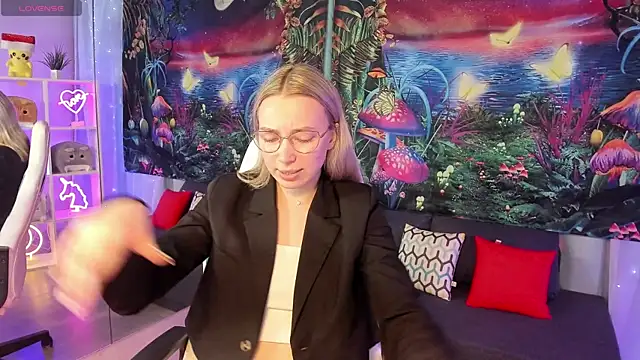 Snapshot of TiffanyBatson chatting on 03.07.25 TiffanyBatson online show from 03.07.25