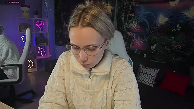 Snapshot of TiffanyBatson chatting on 03.12.25 TiffanyBatson online show from 03.12.25