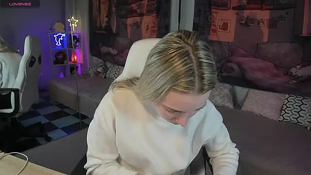 Snapshot of TiffanyBatson chatting on 03.14.25 TiffanyBatson online show from 03.14.25