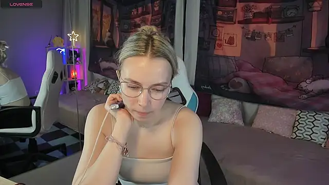 Snapshot of TiffanyBatson chatting on 03.14.25 TiffanyBatson online show from 03.14.25