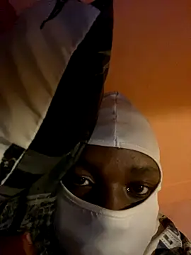 Snapshot of unknownpstar chatting on 10.30.25 unknownpstar online show from 10.30.25