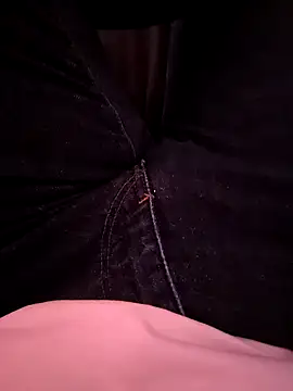 Snapshot of RIP_Curl chatting on 10.20.25 RIP Curl online show from 10.20.25