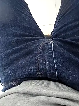 Snapshot of RIP_Curl chatting on 11.22.25 RIP Curl online show from 11.22.25