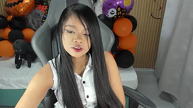 Lili 16 online show from 10.24.25