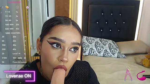 Snapshot of coraline_v chatting on 03.09.25 coraline v online show from 03.09.25