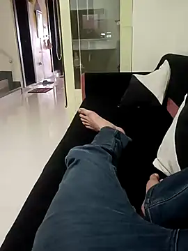 Snapshot of HeftyTheory7 chatting on 11.06.25 HeftyTheory7 online show from 11.06.25