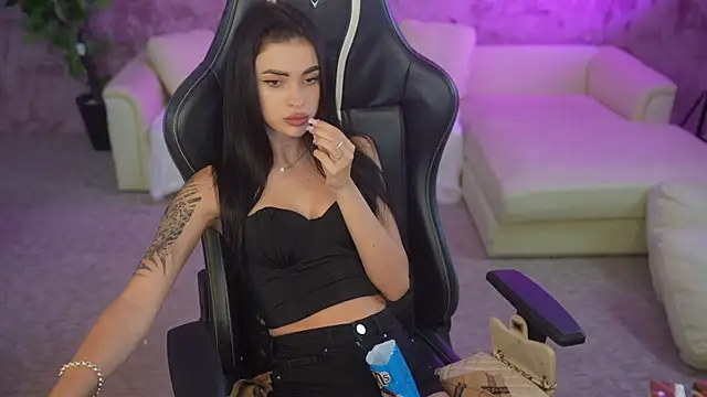 Tina Breeze online show from 09.21.25