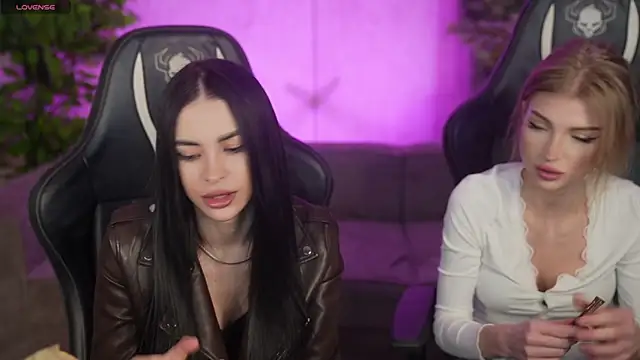 Tina Breeze online show from 04.14.26