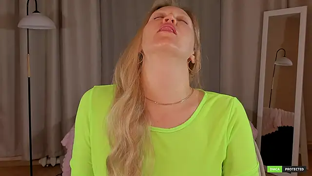 Snapshot of sugamomy chatting on 11.26.25 sugamomy online show from 11.26.25