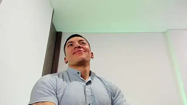 Snapshot of aquiles_51 chatting on 05.27.26 aquiles 51 online show from 05.27.26
