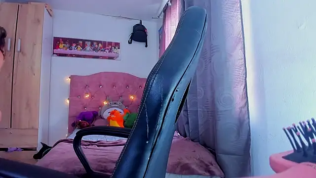 saralolo420 online show from 12.14.24