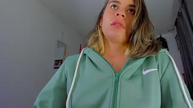 saralolo420 online show from 12.24.24