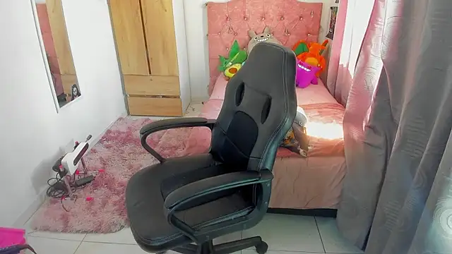 saralolo420 online show from 12.24.24