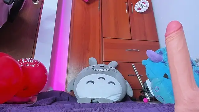 saralolo420 online show from 02.14.25