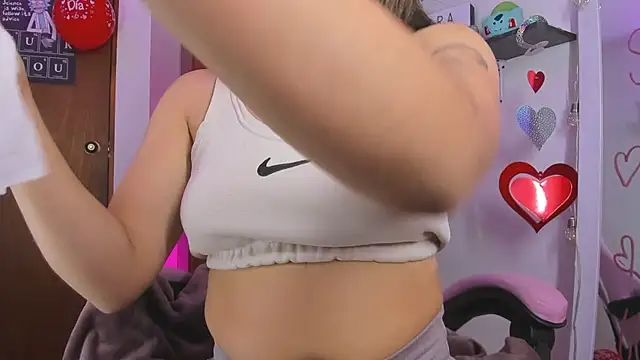 saralolo420 online show from 02.19.25