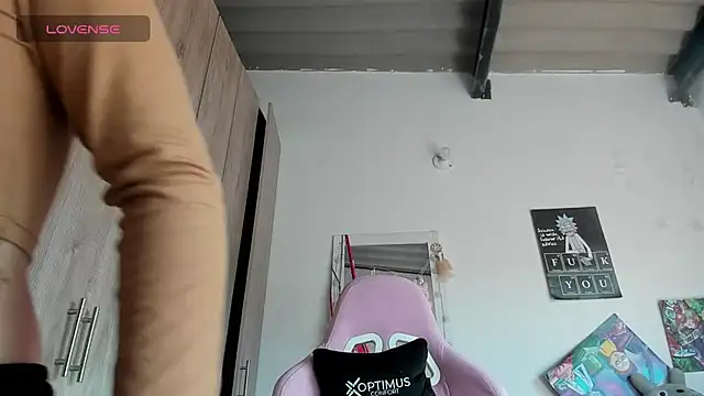 Snapshot of saralolo420 chatting on 06.19.26 saralolo420 online show from 06.19.26