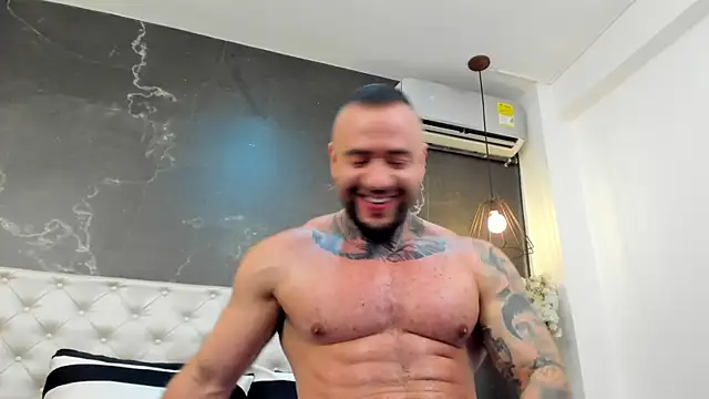 Snapshot of BruceDallas chatting on 12.04.24 BruceDallas online show from 12.04.24