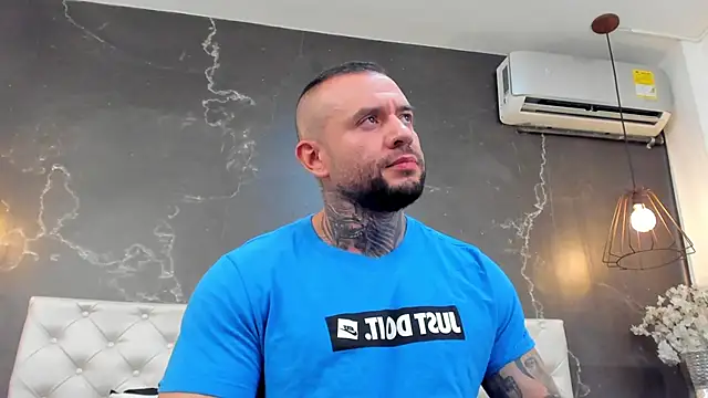 Snapshot of BruceDallas chatting on 12.06.24 BruceDallas online show from 12.06.24