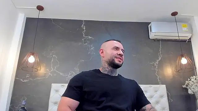 Snapshot of BruceDallas chatting on 12.08.24 BruceDallas online show from 12.08.24