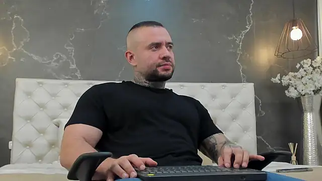 Snapshot of BruceDallas chatting on 01.30.25 BruceDallas online show from 01.30.25