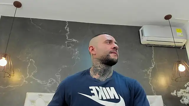 Snapshot of BruceDallas chatting on 02.02.25 BruceDallas online show from 02.02.25