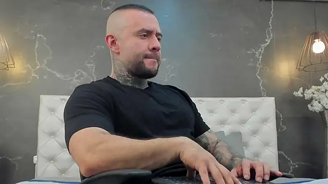 Snapshot of BruceDallas chatting on 02.13.25 BruceDallas online show from 02.13.25