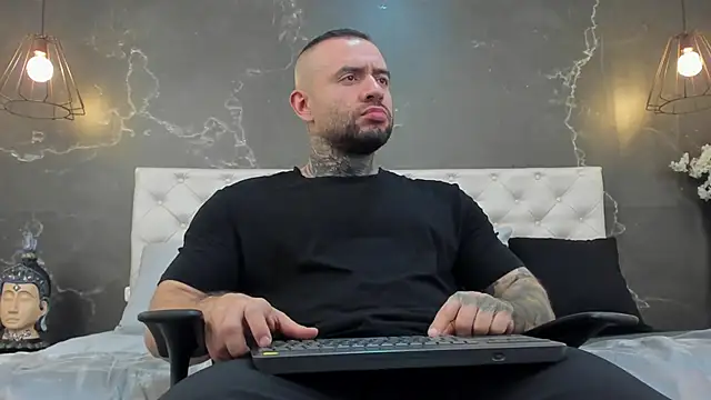 Snapshot of BruceDallas chatting on 02.23.25 BruceDallas online show from 02.23.25